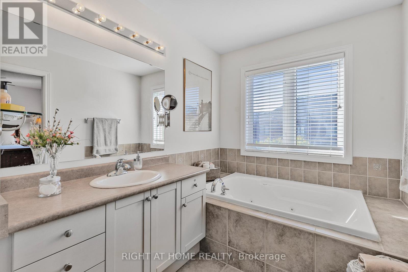 3351 Hayhurst Crescent, Oakville, Ontario  L6L 6T8 - Photo 21 - W12581394