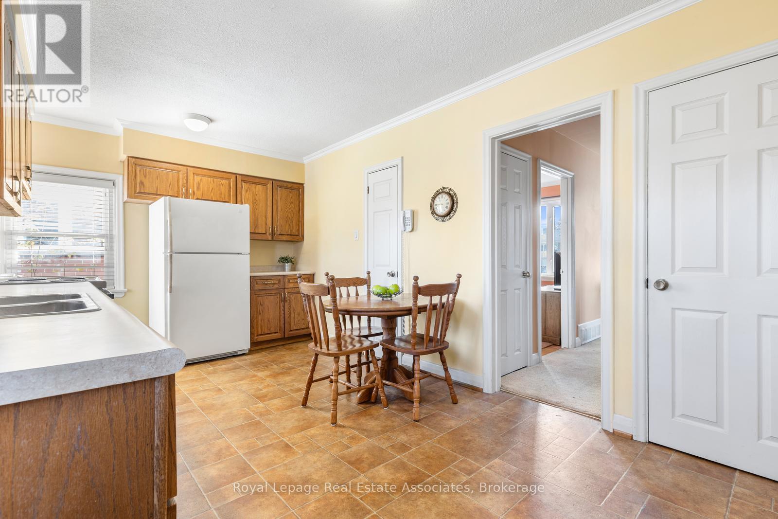 1587 Muir Road, Mississauga, Ontario  L5E 2J3 - Photo 12 - W12581396