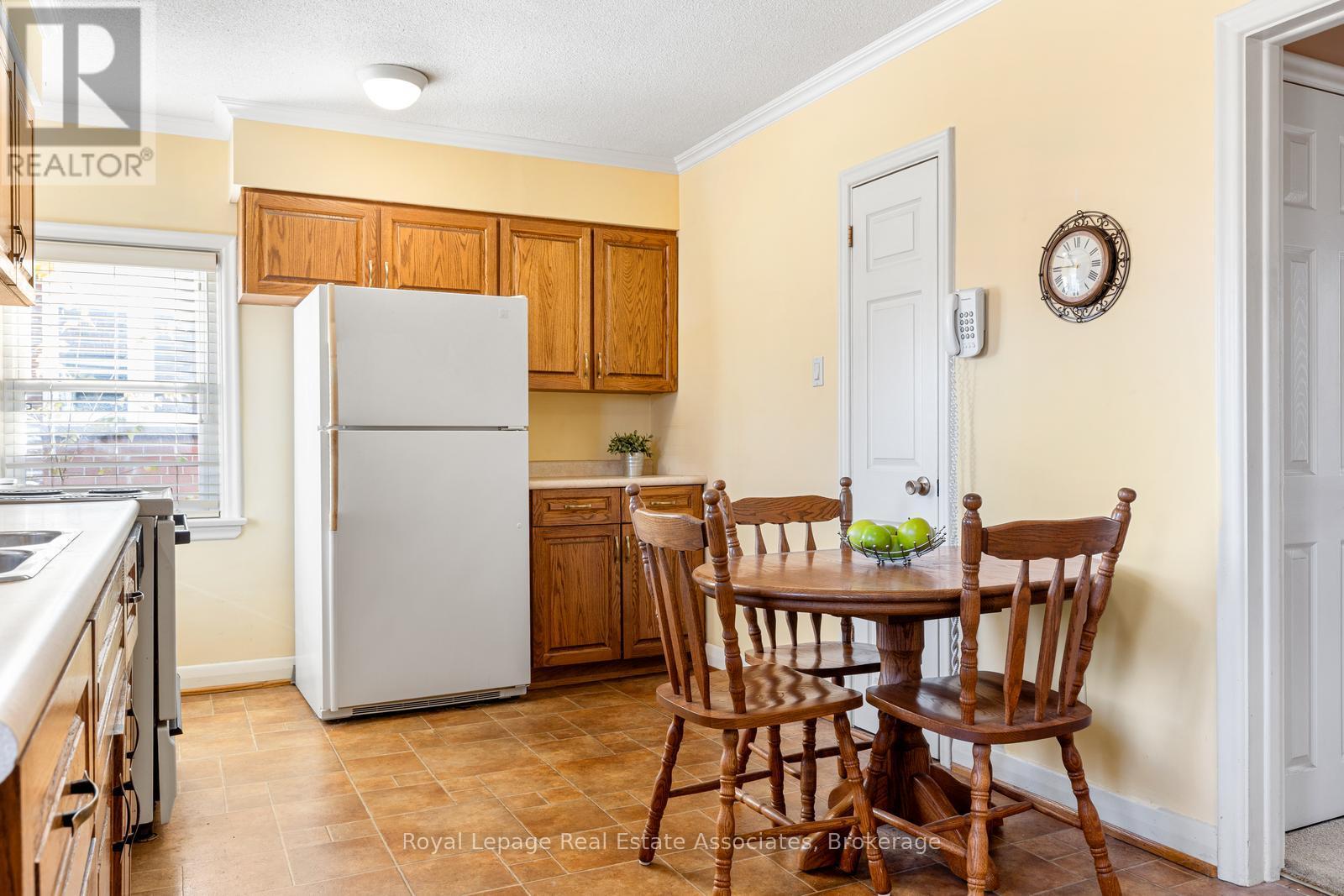 1587 Muir Road, Mississauga, Ontario  L5E 2J3 - Photo 13 - W12581396