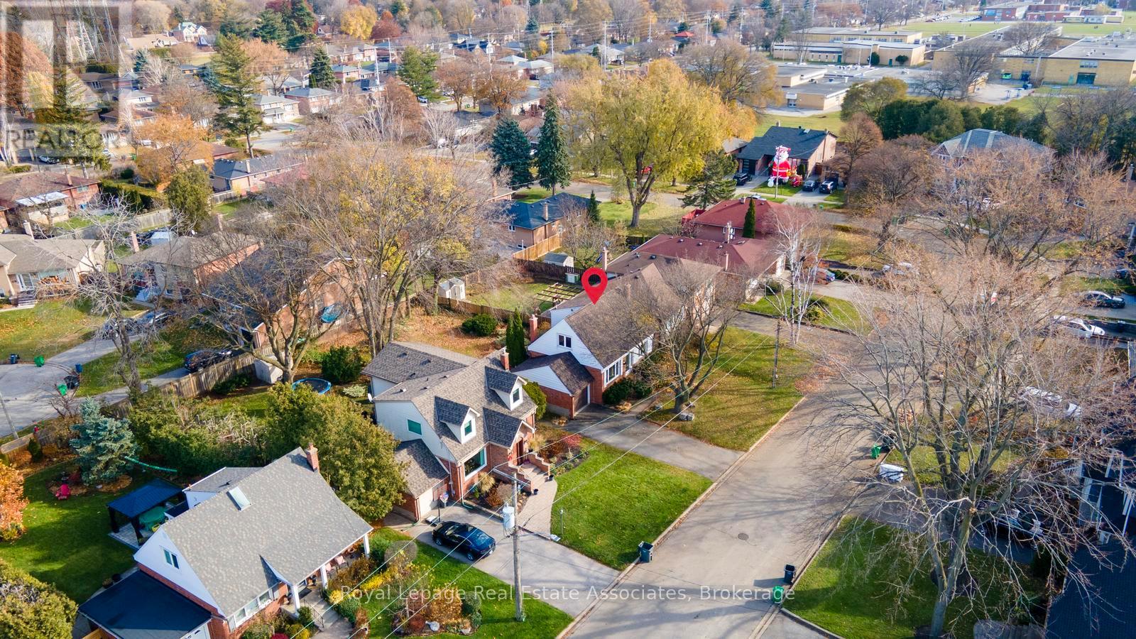 1587 Muir Road, Mississauga, Ontario  L5E 2J3 - Photo 37 - W12581396