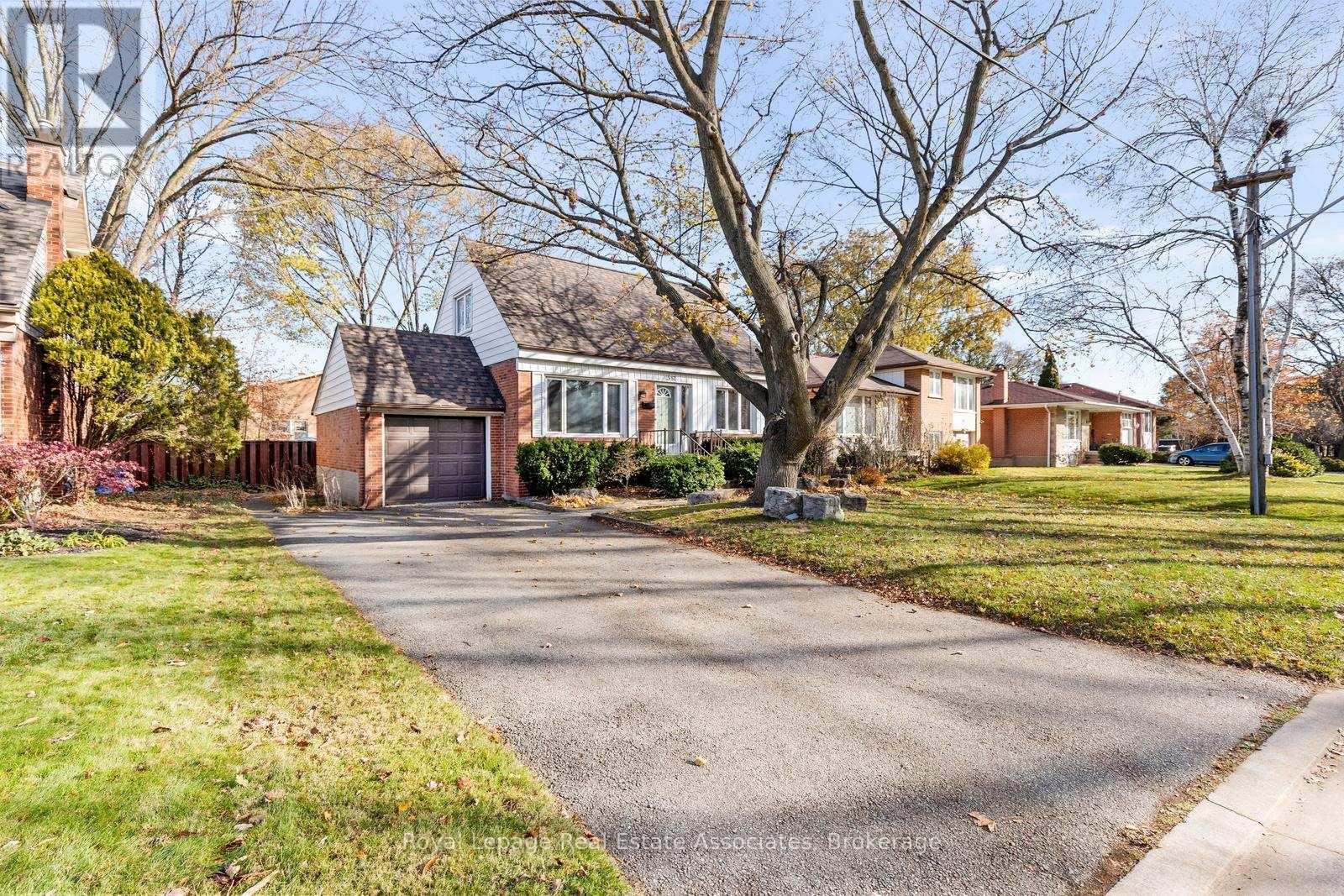 1587 Muir Road, Mississauga, Ontario  L5E 2J3 - Photo 45 - W12581396