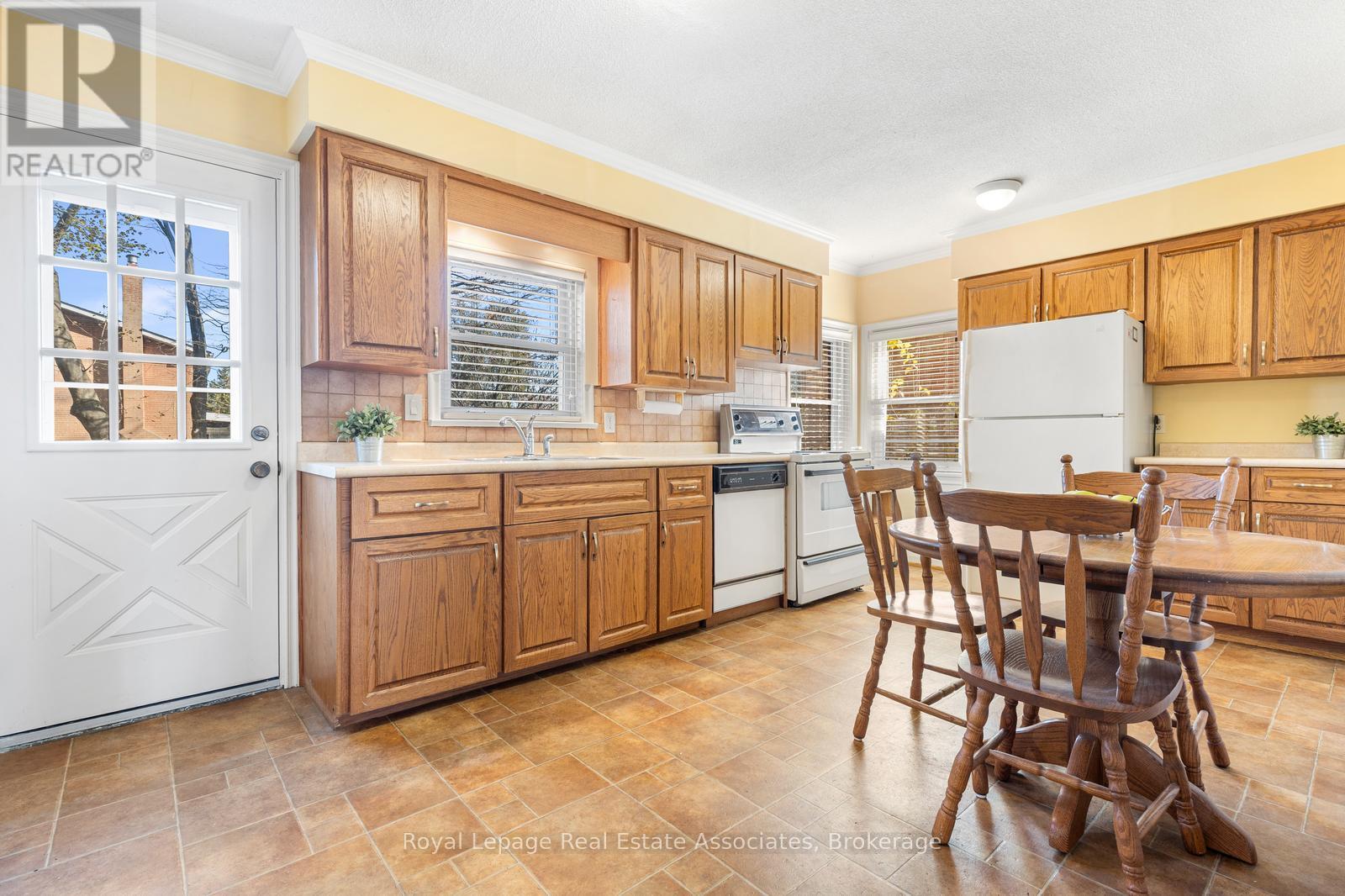 1587 Muir Road, Mississauga, Ontario  L5E 2J3 - Photo 9 - W12581396