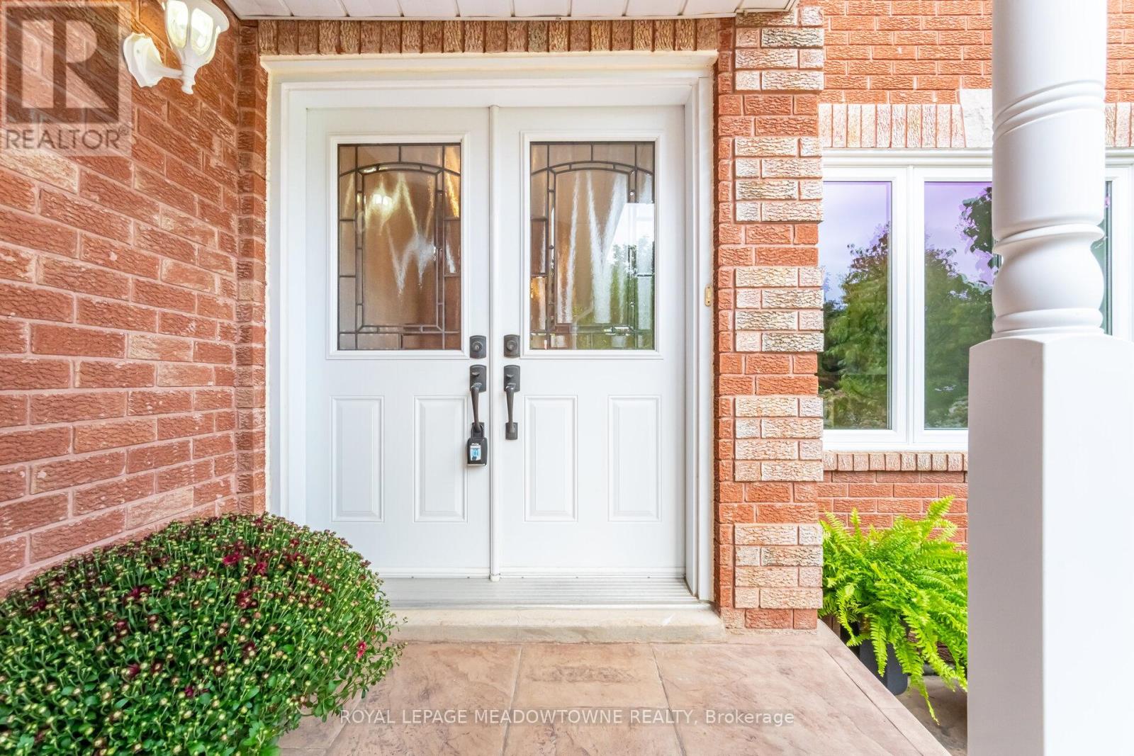 33 Harrop Avenue, Halton Hills, Ontario  L7G 5R4 - Photo 6 - W12581430