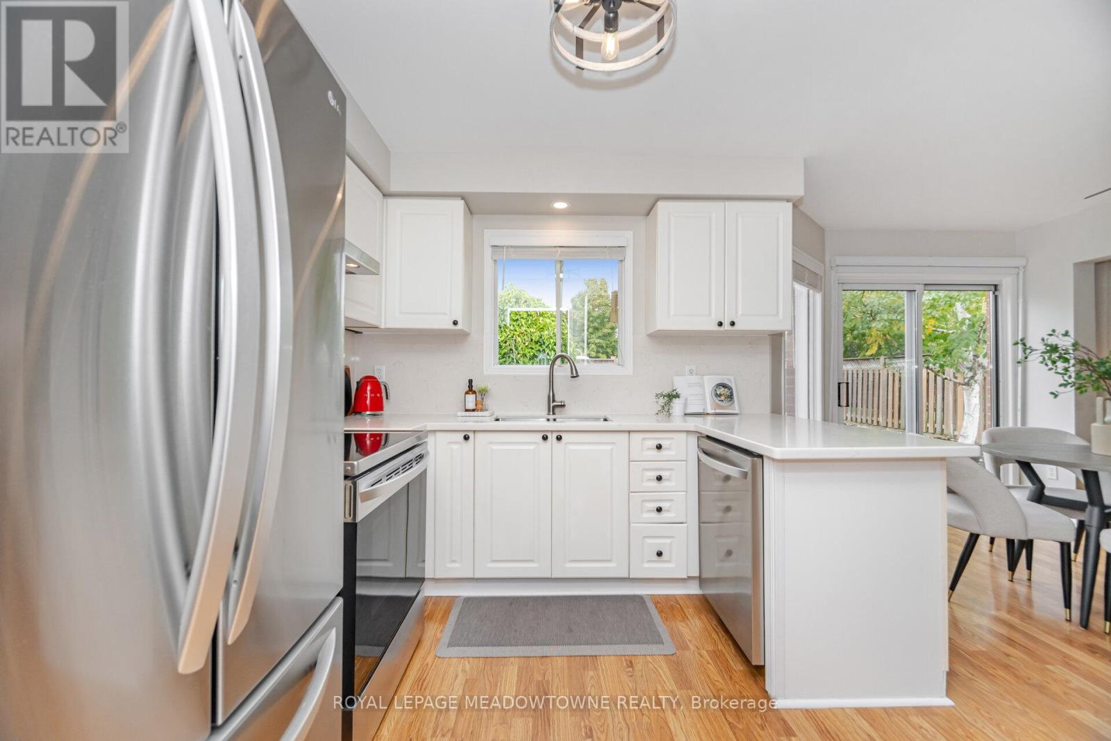 33 Harrop Avenue, Halton Hills, Ontario  L7G 5R4 - Photo 7 - W12581430