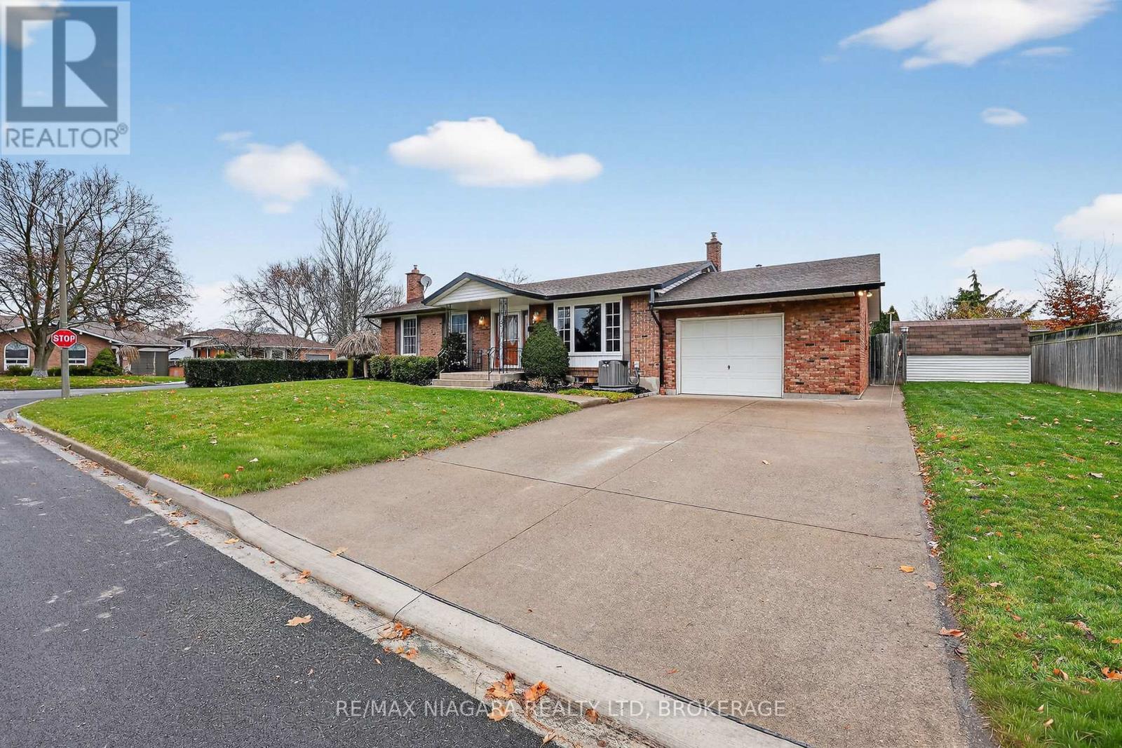 3 Donalda Court, St. Catharines, Ontario L2M 7E7 - Photo 3 - X12581542