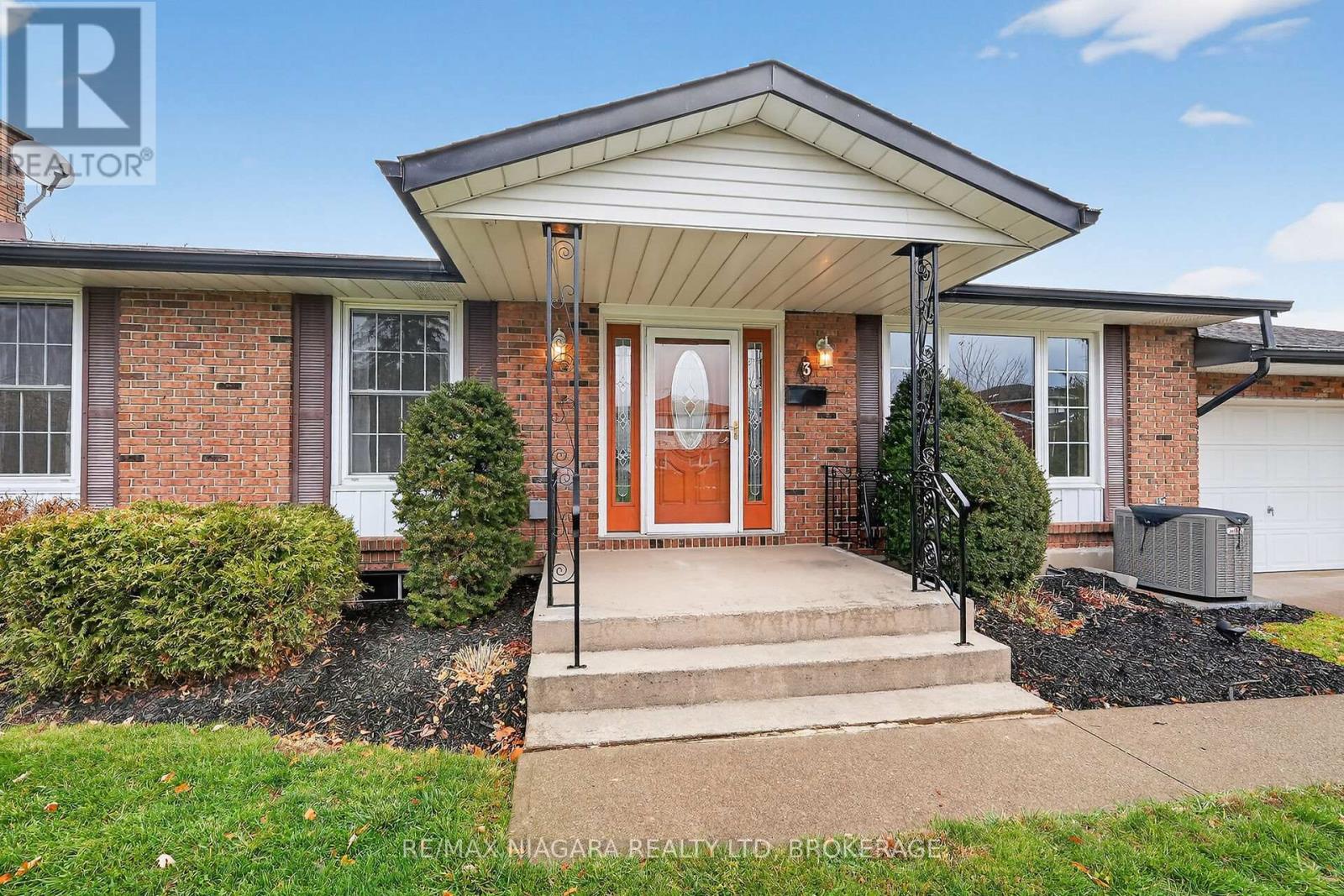 3 Donalda Court, St. Catharines, Ontario L2M 7E7 - Photo 4 - X12581542