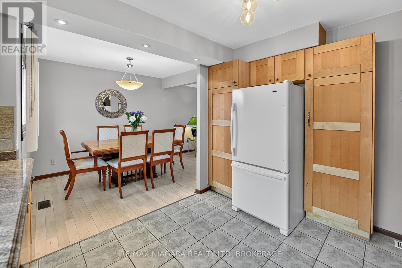 3 Donalda Court, St. Catharines, Ontario L2M 7E7 - Photo 8 - X12581542