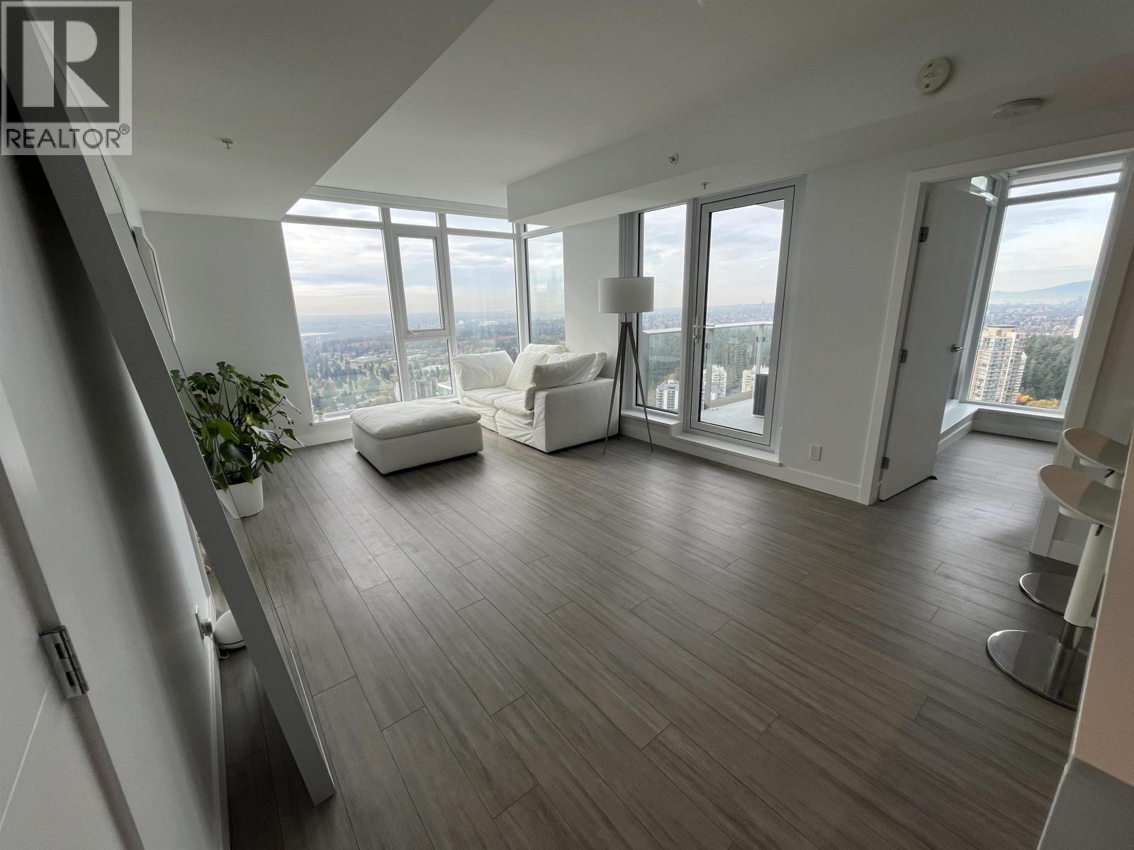 39fl Sub-Ph 4458 Beresford Street, Burnaby, British Columbia V5H 0J1 - Photo 2 - R3070549