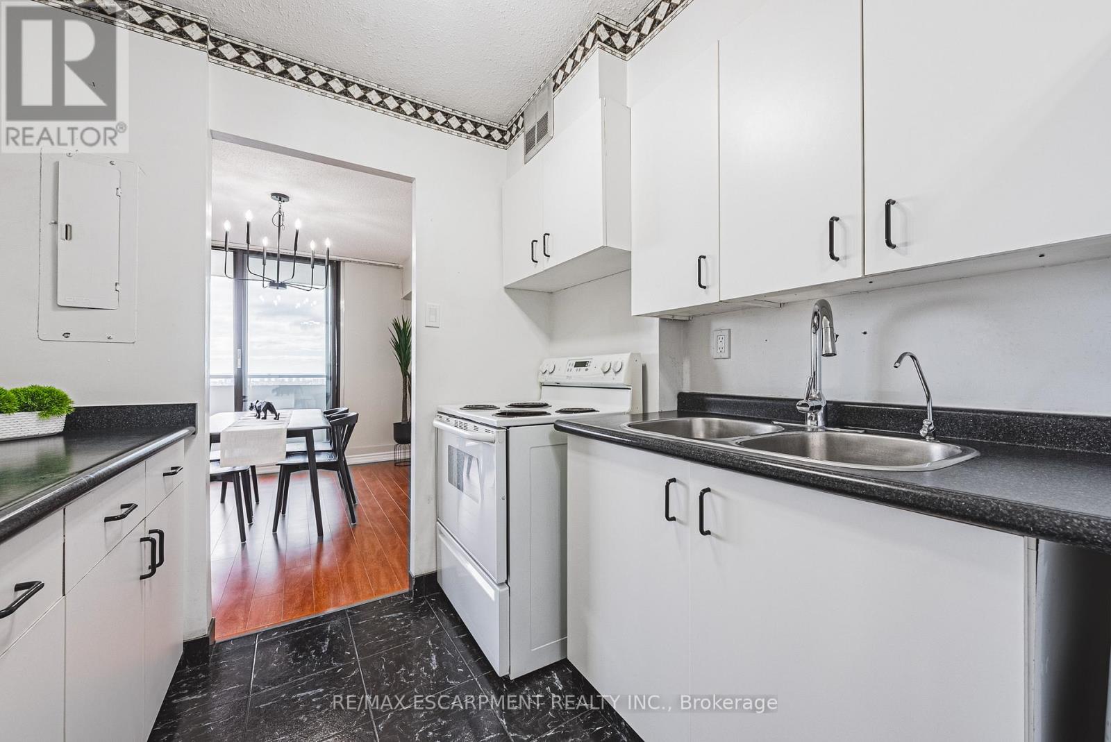 1206 - 2055 Upper Middle Road, Burlington, Ontario  L7P 3P4 - Photo 4 - W12492658