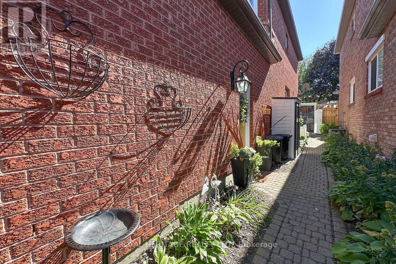 66 Fieldnest Crescent, Whitby, Ontario  L1R 1Z6 - Photo 4 - E12483224