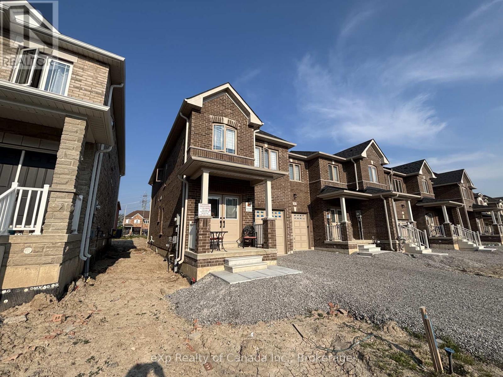 92 Baker Street, Thorold, Ontario  L2V 0N1 - Photo 3 - X12581466