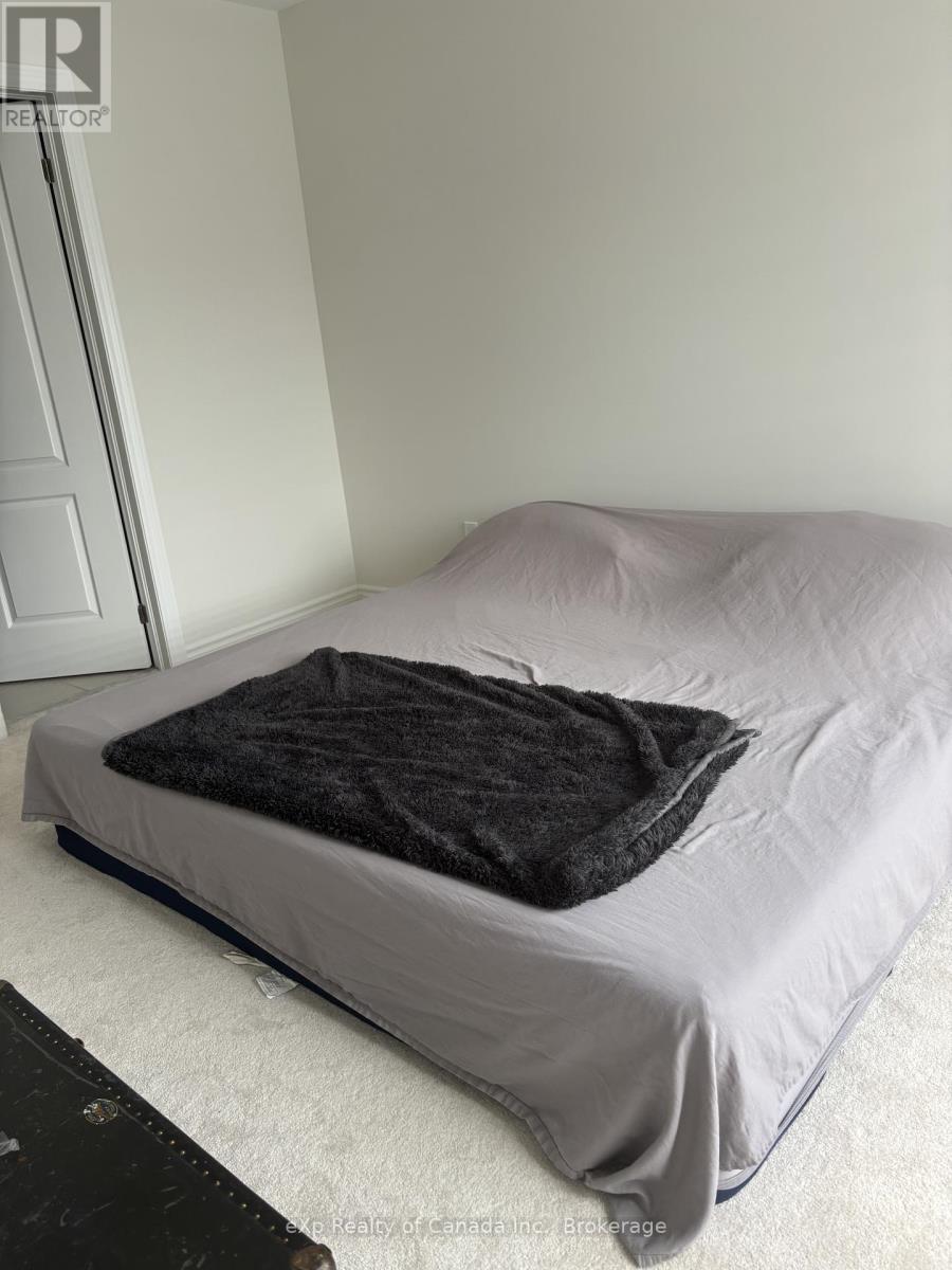 92 Baker Street, Thorold, Ontario  L2V 0N1 - Photo 9 - X12581466