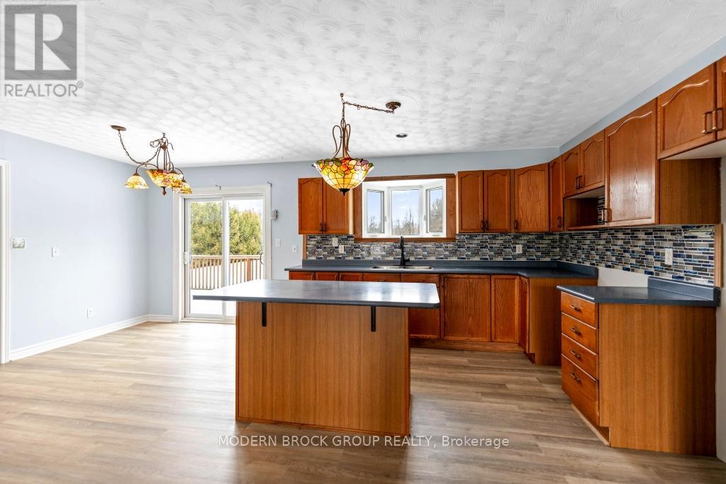 790 Scott Road, Edwardsburgh/cardinal, Ontario  K0E 1E0 - Photo 9 - X12551148