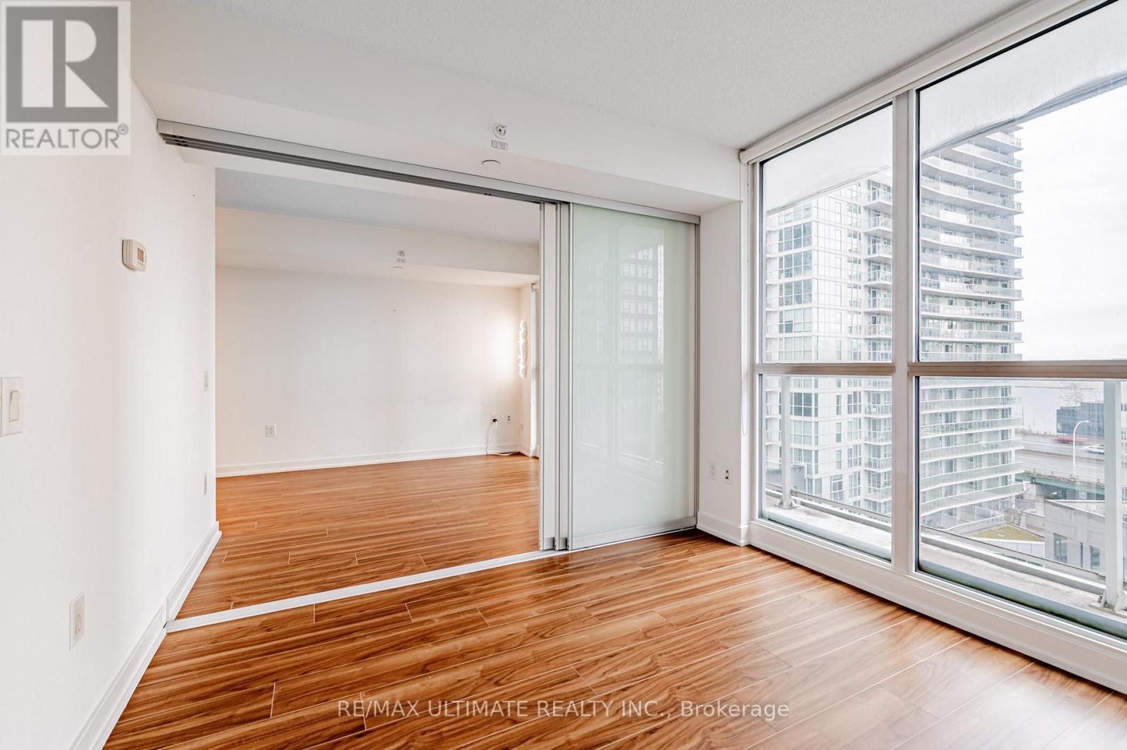 1002 - 85 Queens Wharf Road, Toronto, Ontario  M5V 0J9 - Photo 12 - C12581488