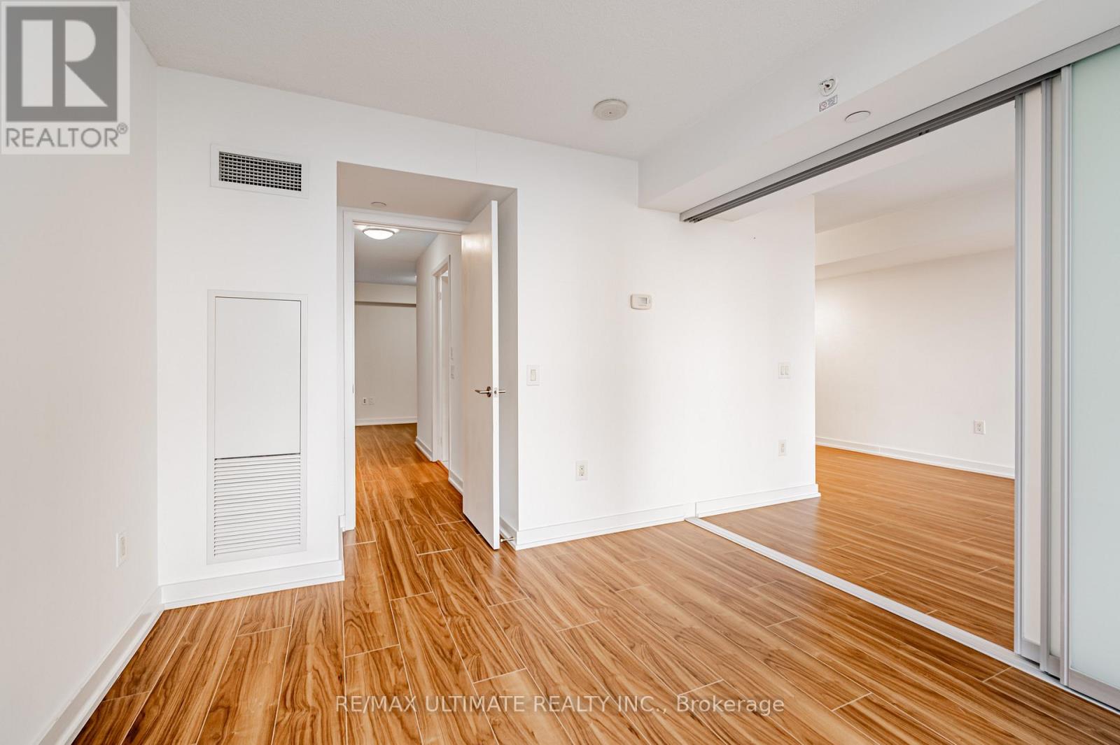 1002 - 85 Queens Wharf Road, Toronto, Ontario  M5V 0J9 - Photo 17 - C12581488