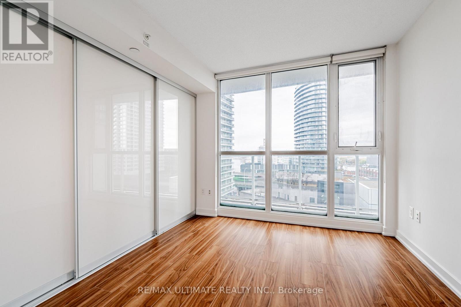 1002 - 85 Queens Wharf Road, Toronto, Ontario  M5V 0J9 - Photo 18 - C12581488