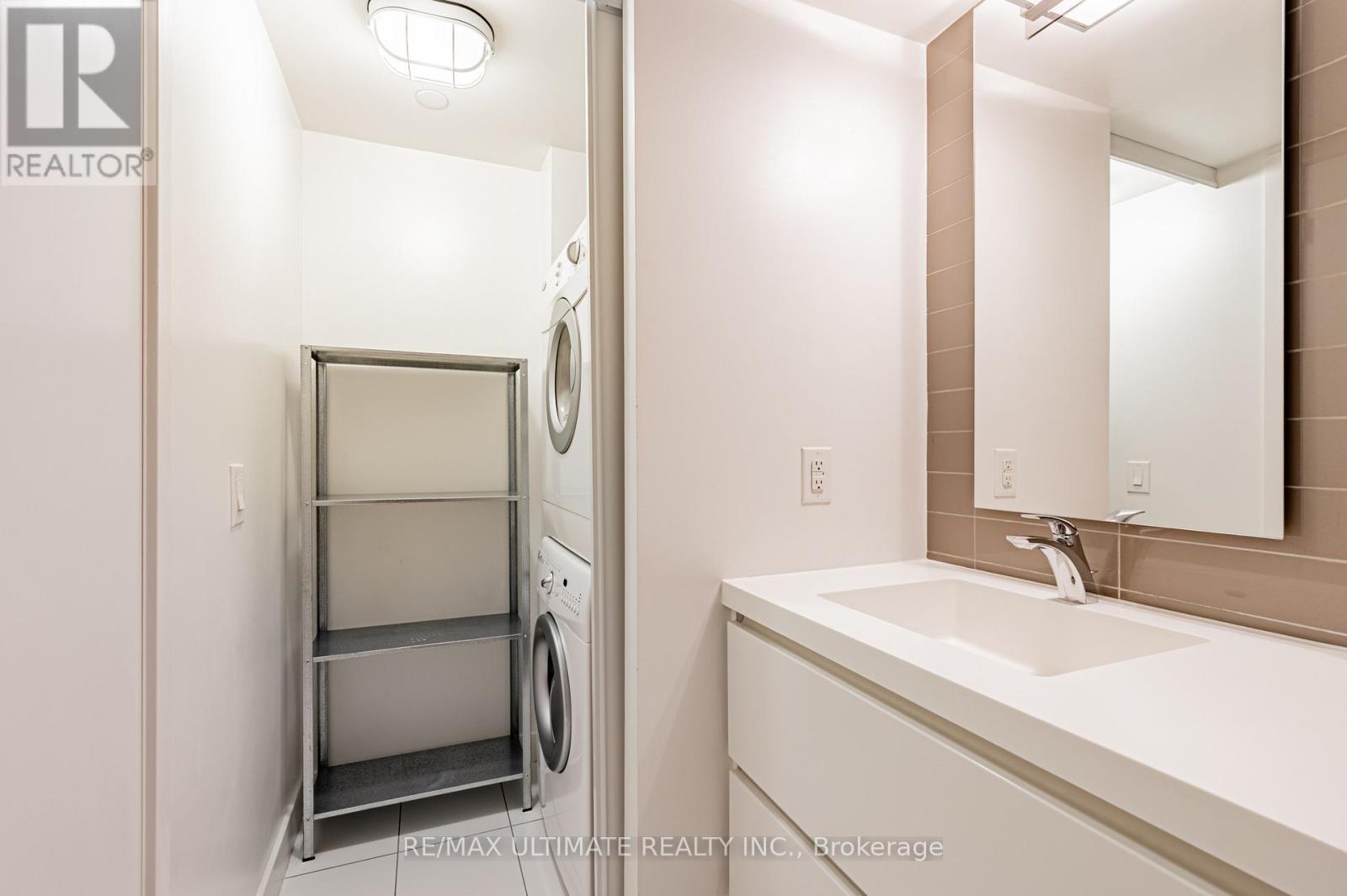 1002 - 85 Queens Wharf Road, Toronto, Ontario  M5V 0J9 - Photo 19 - C12581488