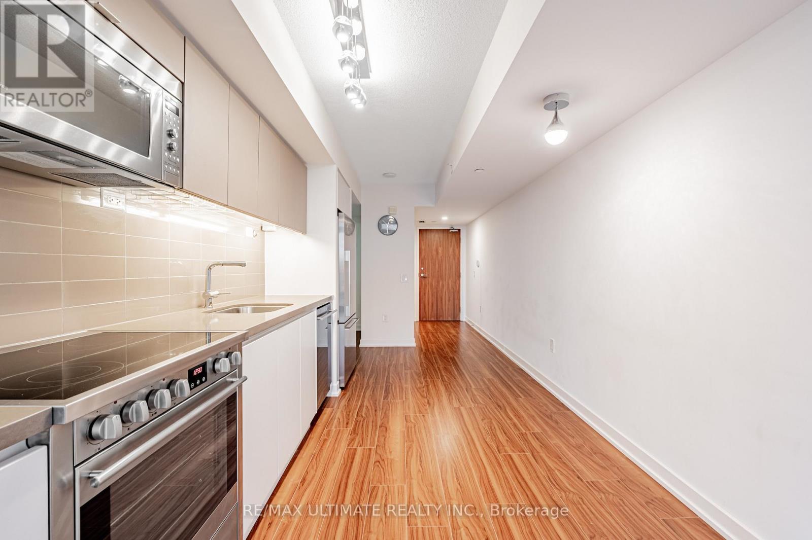 1002 - 85 Queens Wharf Road, Toronto, Ontario  M5V 0J9 - Photo 2 - C12581488