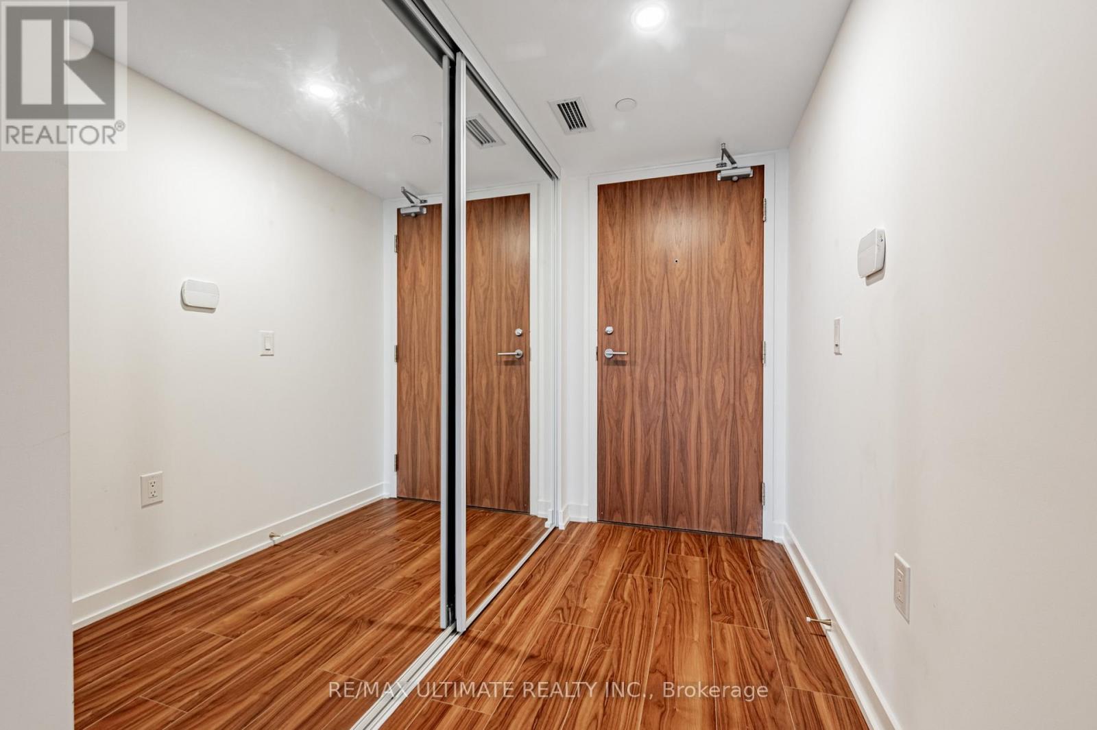 1002 - 85 Queens Wharf Road, Toronto, Ontario  M5V 0J9 - Photo 21 - C12581488