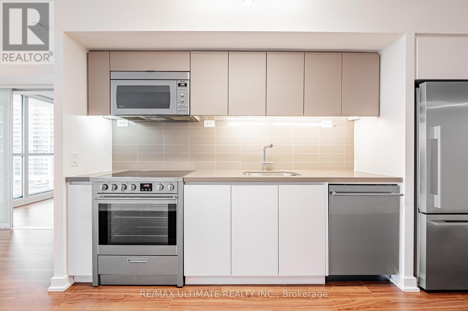 1002 - 85 Queens Wharf Road, Toronto, Ontario  M5V 0J9 - Photo 3 - C12581488