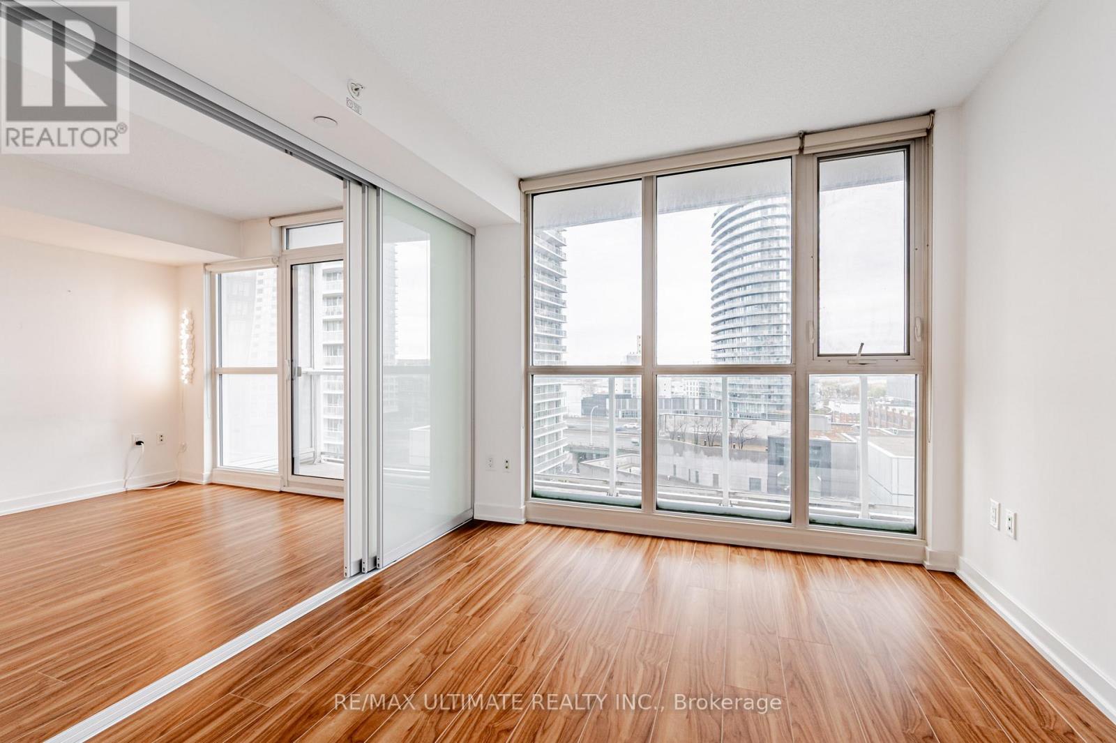 1002 - 85 Queens Wharf Road, Toronto, Ontario  M5V 0J9 - Photo 6 - C12581488