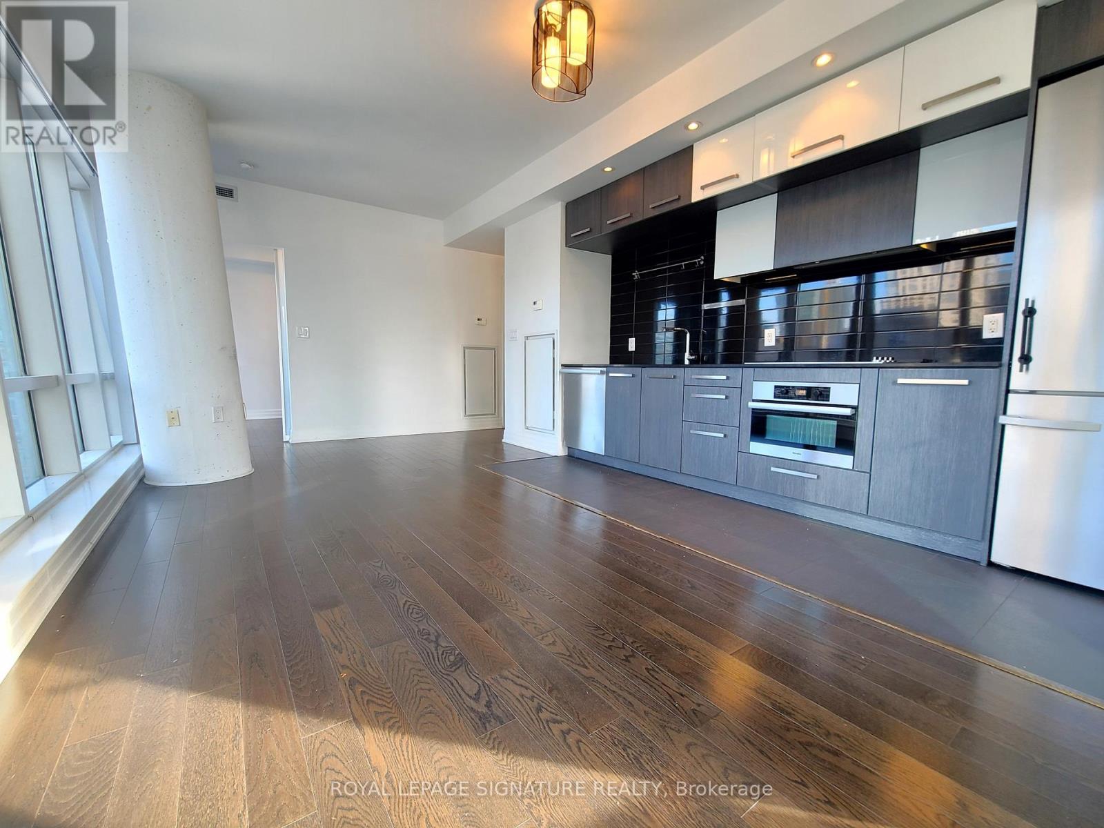 1505 - 8 The Esplanade, Toronto, Ontario  M5E 0A6 - Photo 2 - C12581516