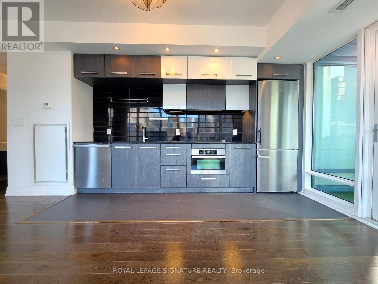 1505 - 8 The Esplanade, Toronto, Ontario  M5E 0A6 - Photo 3 - C12581516