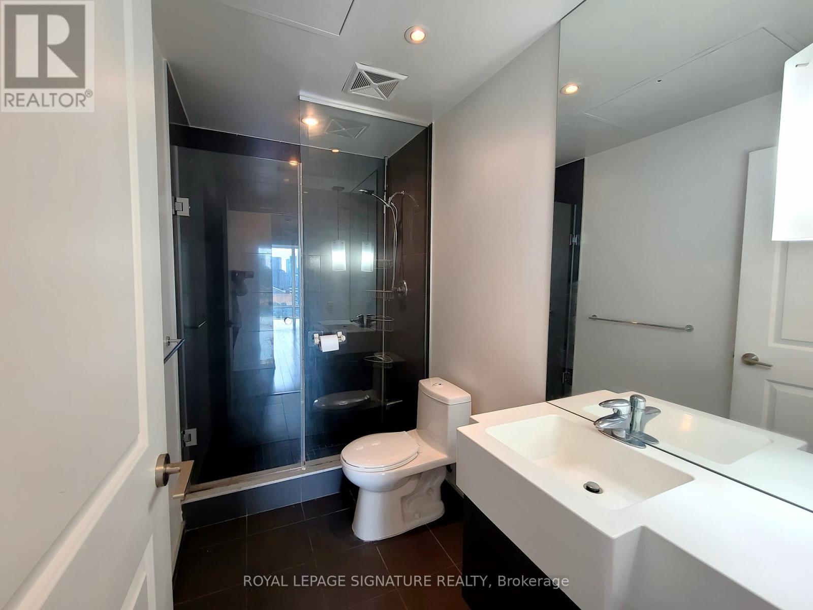 1505 - 8 The Esplanade, Toronto, Ontario  M5E 0A6 - Photo 7 - C12581516