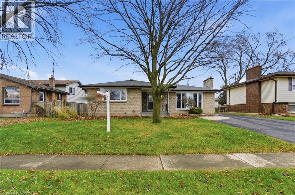 22 Colonial Street, Welland, Ontario  L3C 5W5 - Photo 1 - 40790872