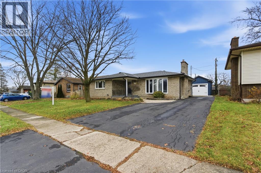 22 Colonial Street, Welland, Ontario  L3C 5W5 - Photo 2 - 40790872