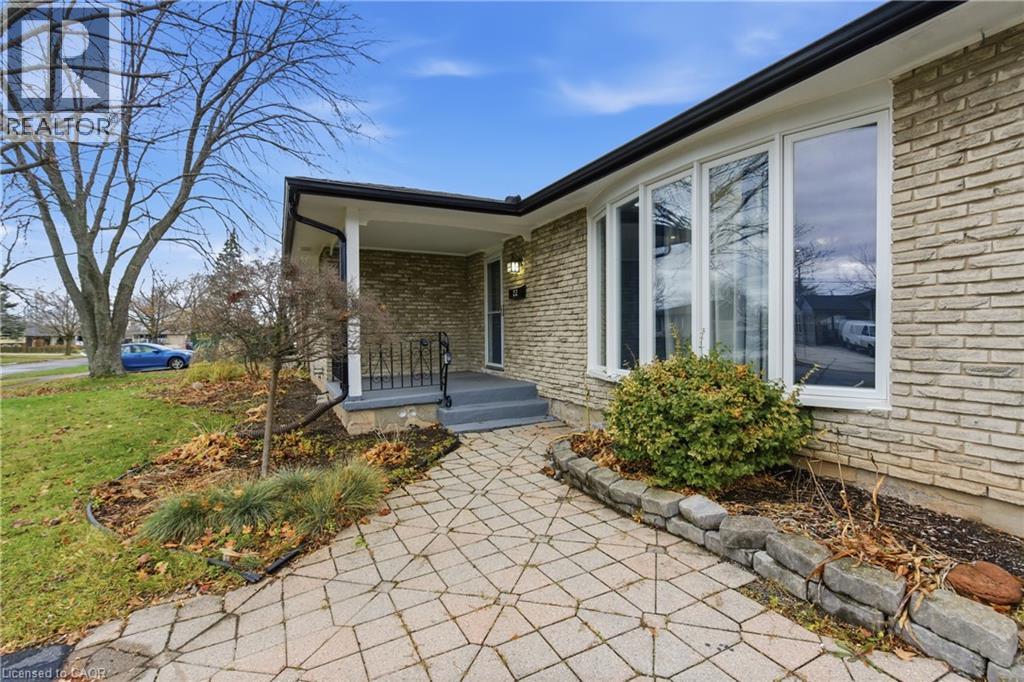 22 Colonial Street, Welland, Ontario  L3C 5W5 - Photo 3 - 40790872