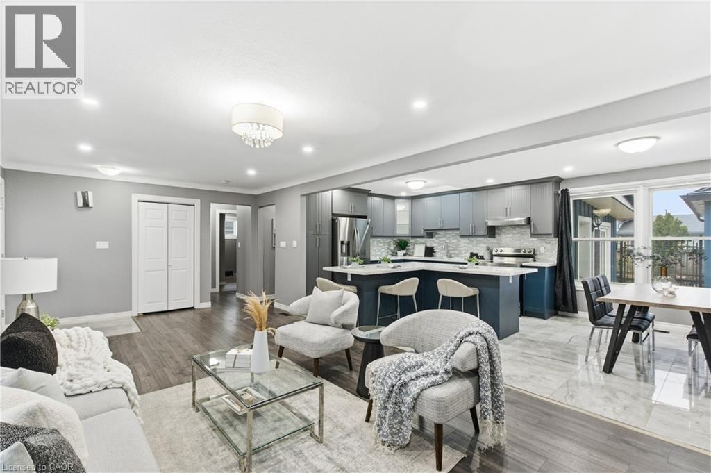 22 Colonial Street, Welland, Ontario  L3C 5W5 - Photo 5 - 40790872