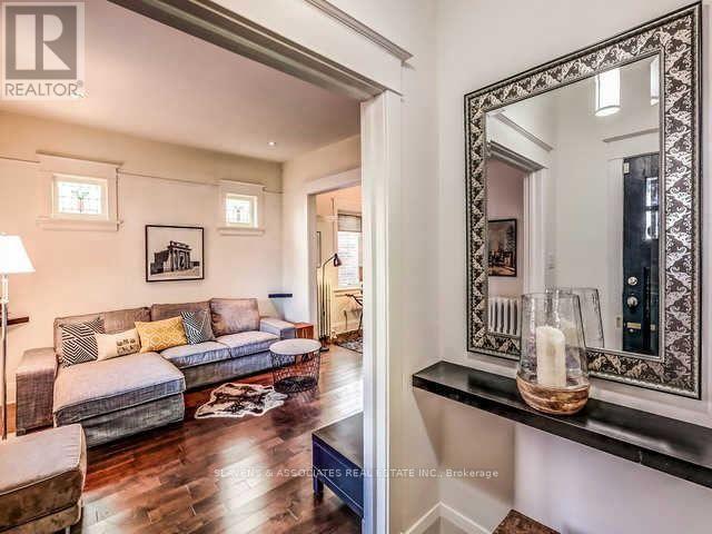 13 Sutherland Avenue, Toronto, Ontario  M4C 1R8 - Photo 2 - E12581508