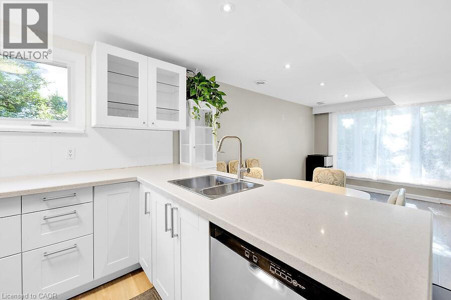 23 Mountain Street, Grimsby, Ontario  L3M 3J9 - Photo 9 - 40762011