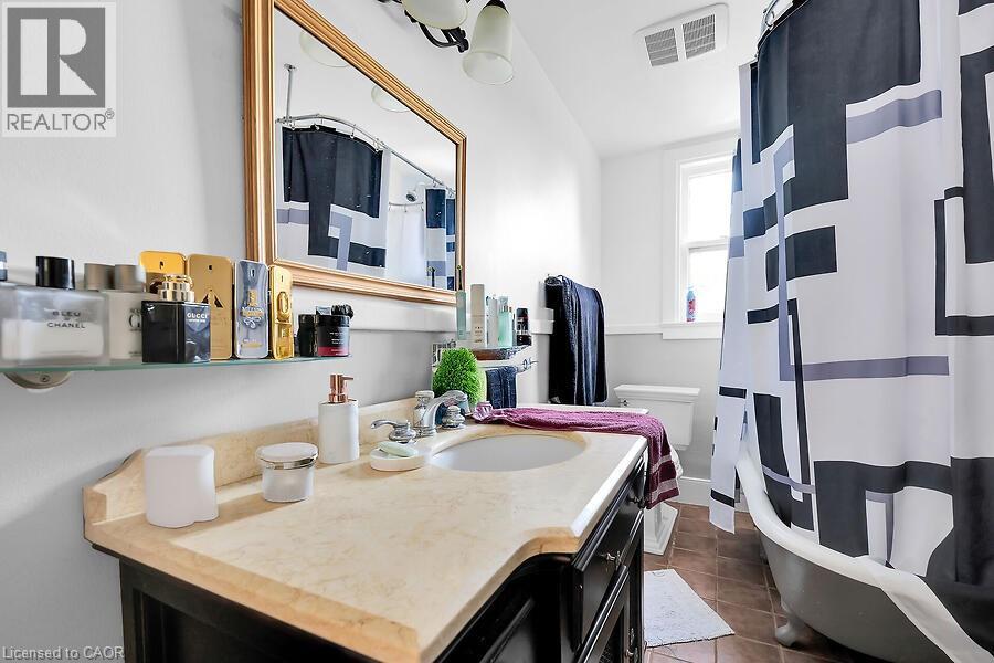 23 Mountain Street, Grimsby, Ontario  L3M 3J9 - Photo 27 - 40762011