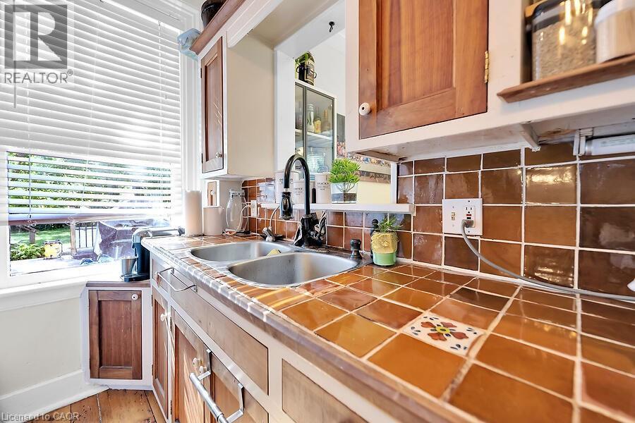 23 Mountain Street, Grimsby, Ontario  L3M 3J9 - Photo 34 - 40762011