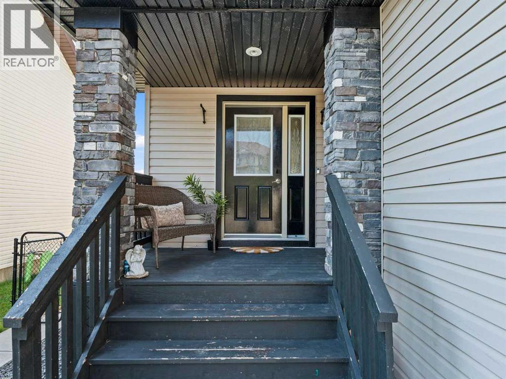 95 Crystal Shores Road, Okotoks, Alberta  T1S 2H9 - Photo 2 - A2272491