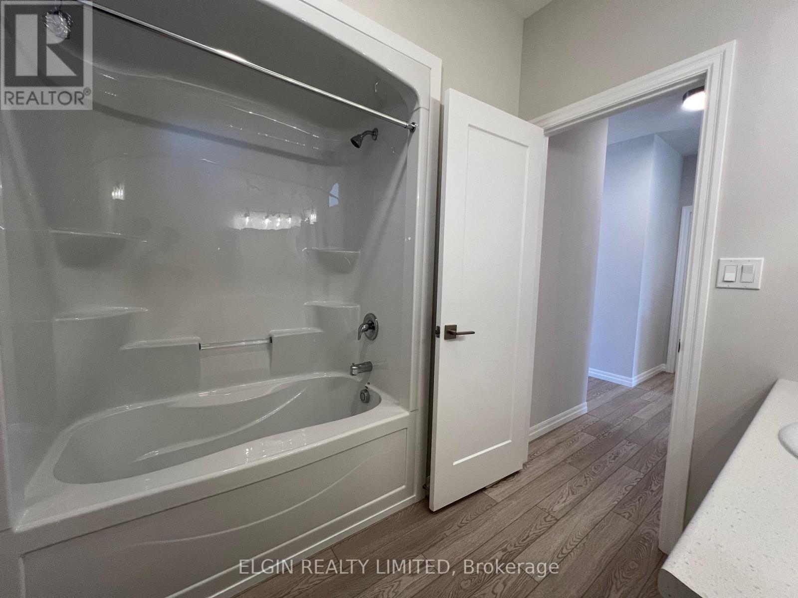 8 Hemlock Crescent, Aylmer, Ontario  N5H 0B9 - Photo 5 - X12581574