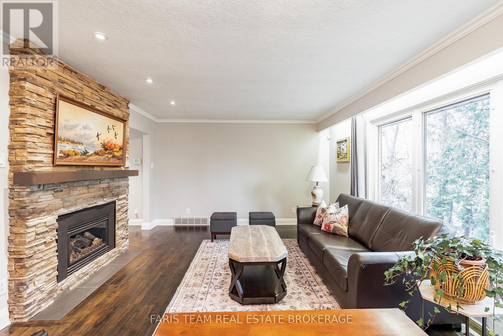 15 Davidson Street, Barrie, Ontario  L4M 3R9 - Photo 9 - S12581536