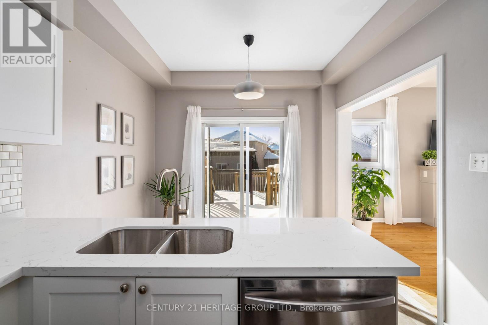 18 Tudor Crescent, Barrie, Ontario  L4M 0A8 - Photo 10 - S12581538