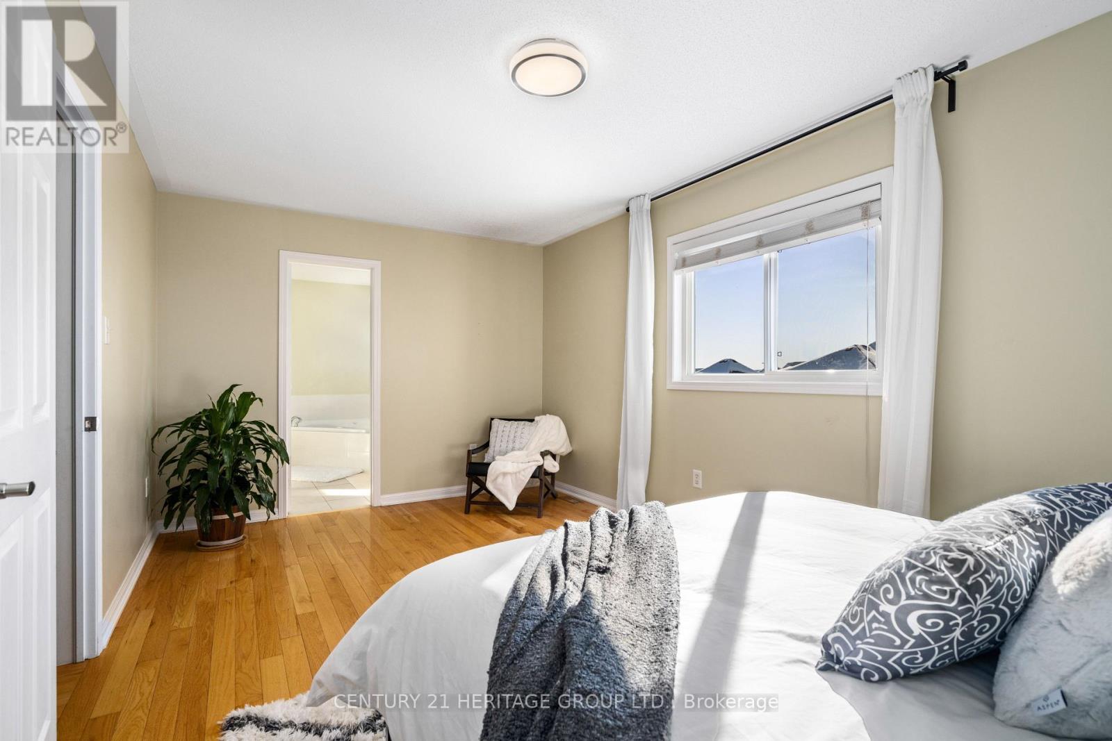 18 Tudor Crescent, Barrie, Ontario  L4M 0A8 - Photo 12 - S12581538