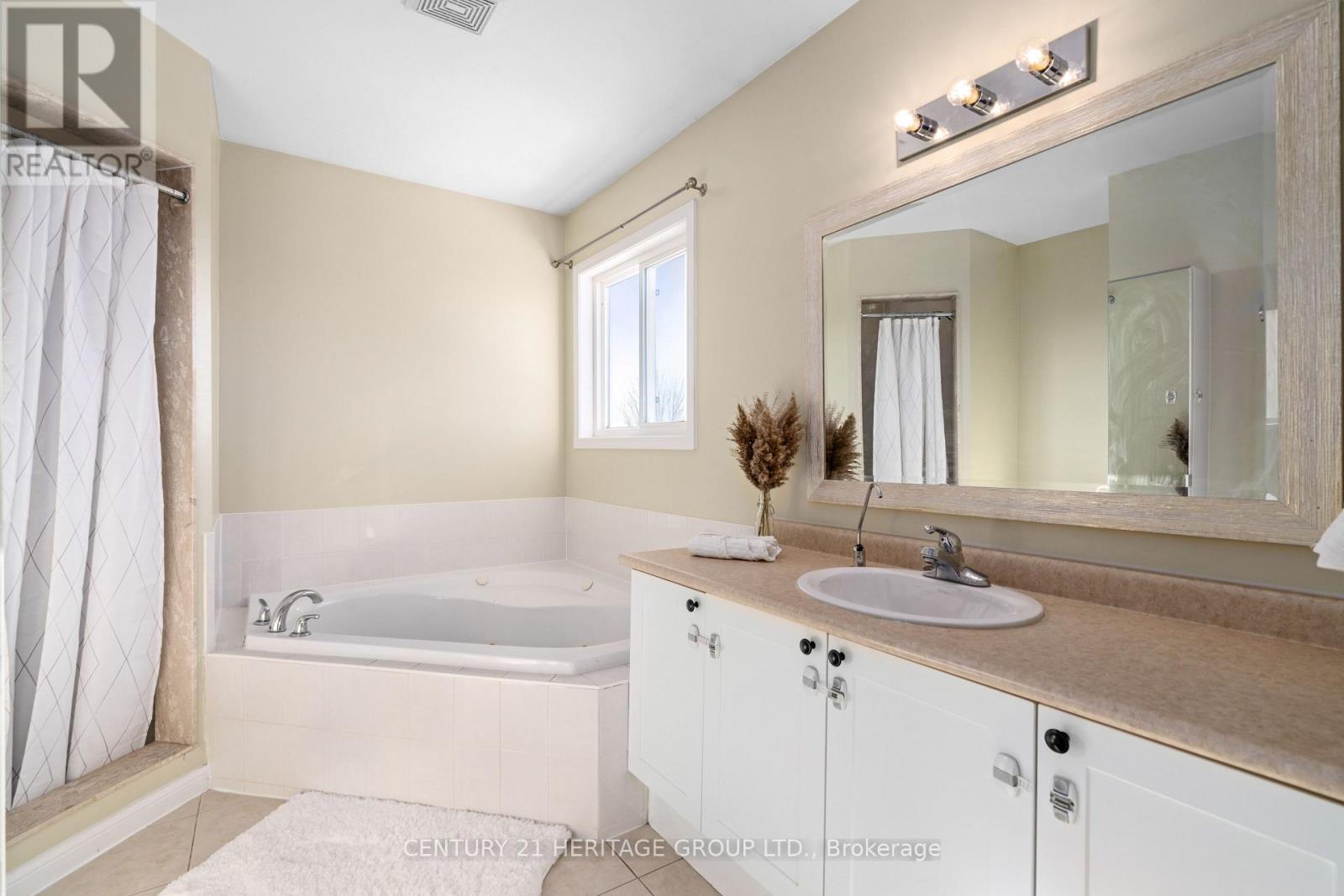 18 Tudor Crescent, Barrie, Ontario  L4M 0A8 - Photo 13 - S12581538