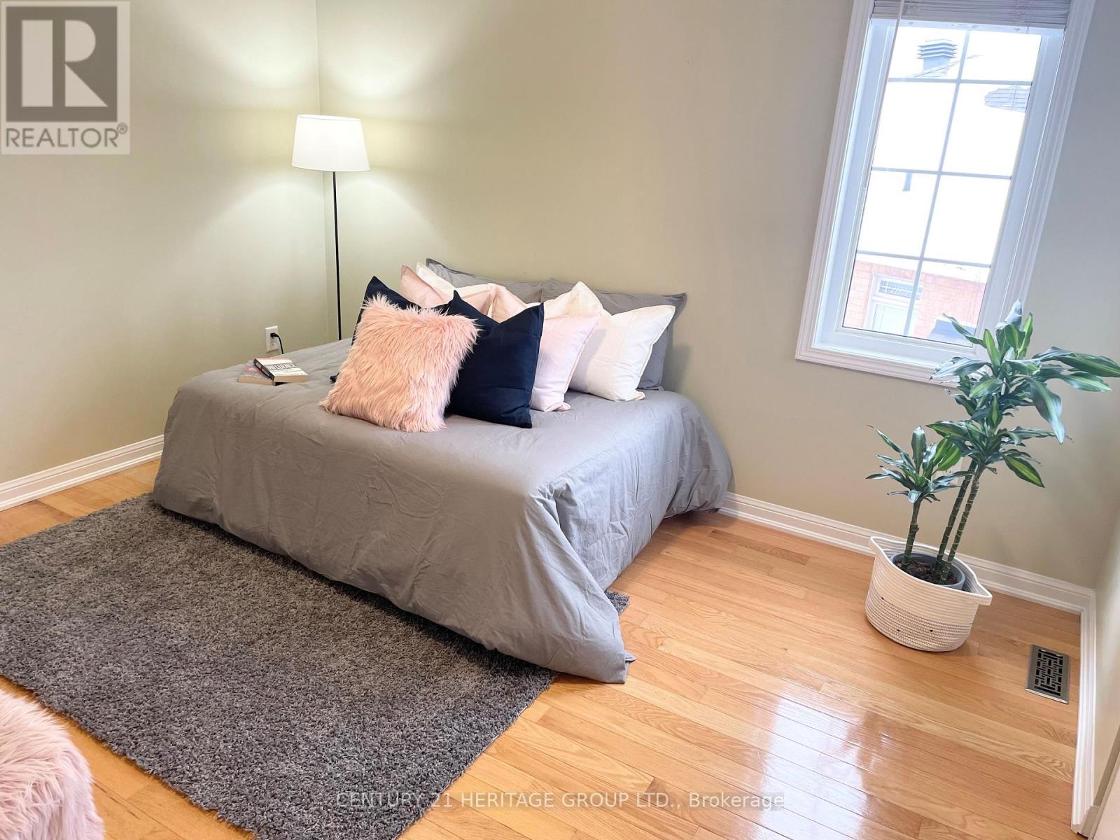 18 Tudor Crescent, Barrie, Ontario  L4M 0A8 - Photo 17 - S12581538