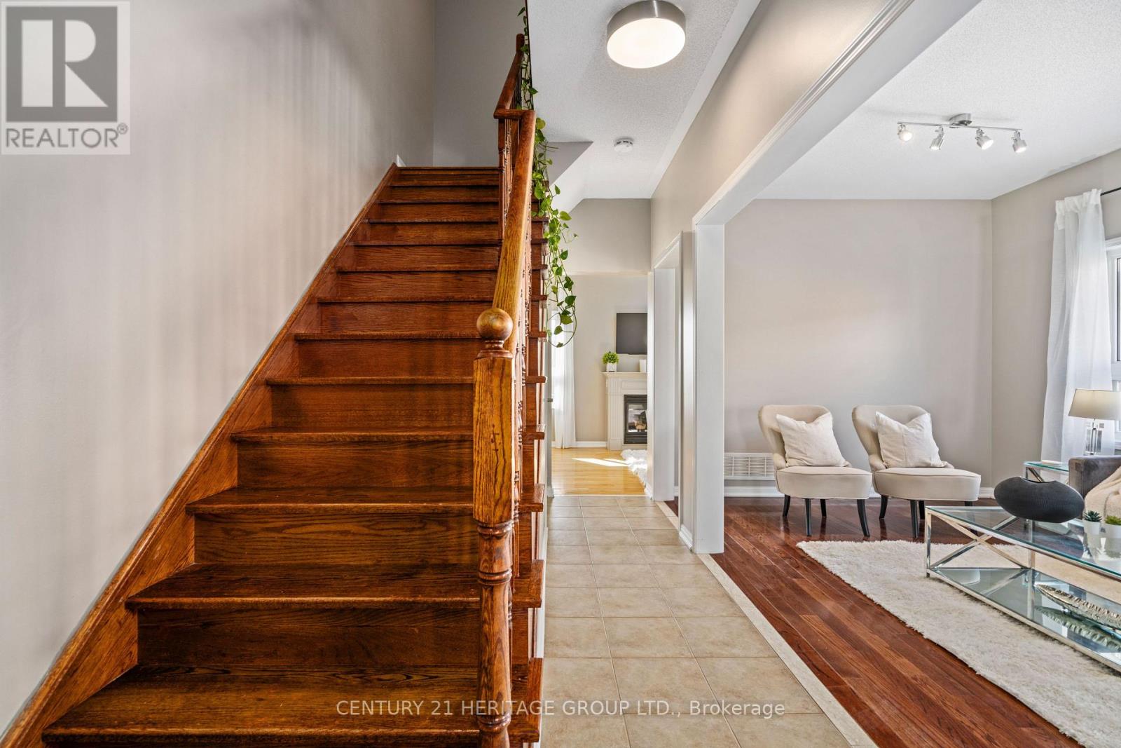 18 Tudor Crescent, Barrie, Ontario  L4M 0A8 - Photo 3 - S12581538