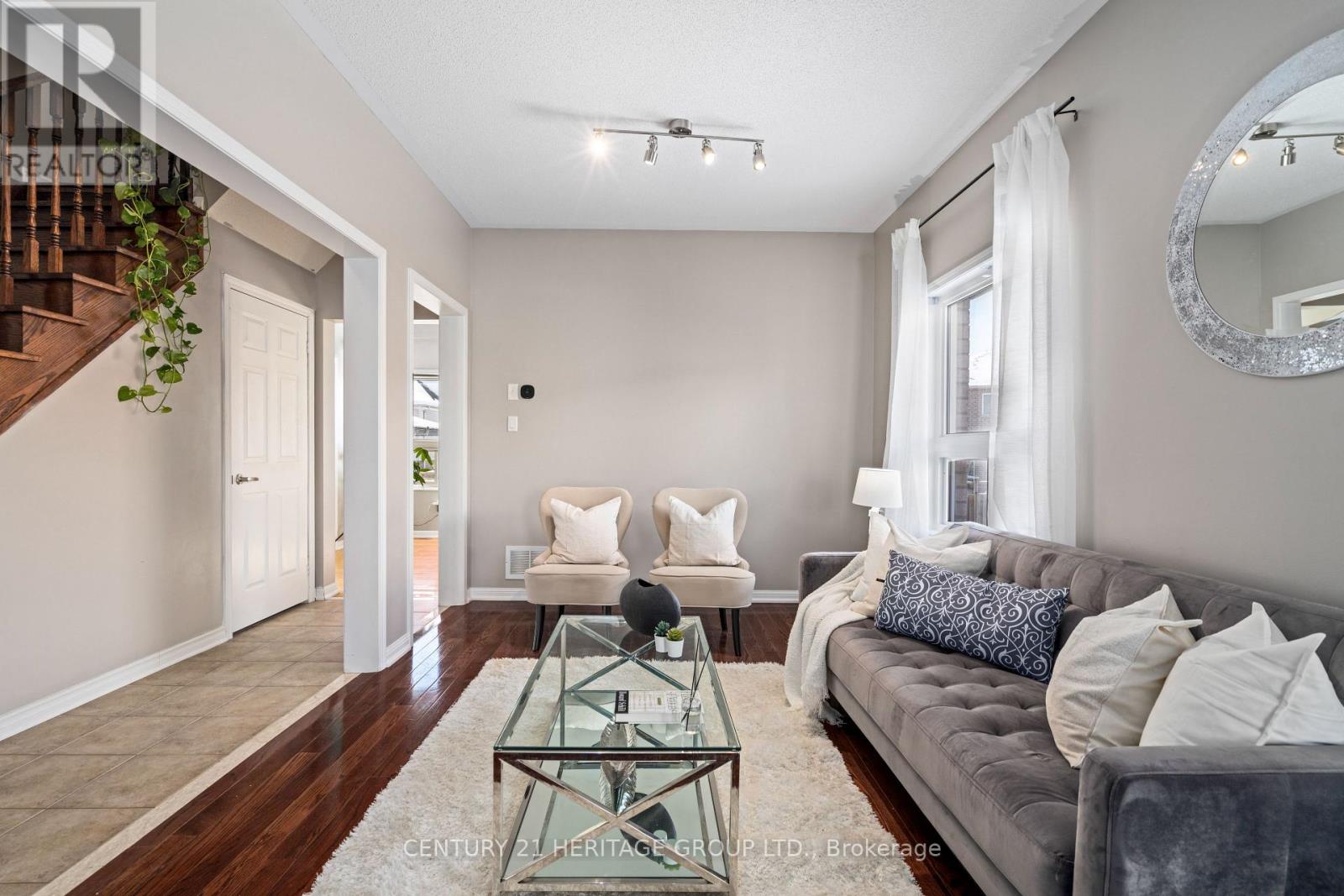 18 Tudor Crescent, Barrie, Ontario  L4M 0A8 - Photo 4 - S12581538