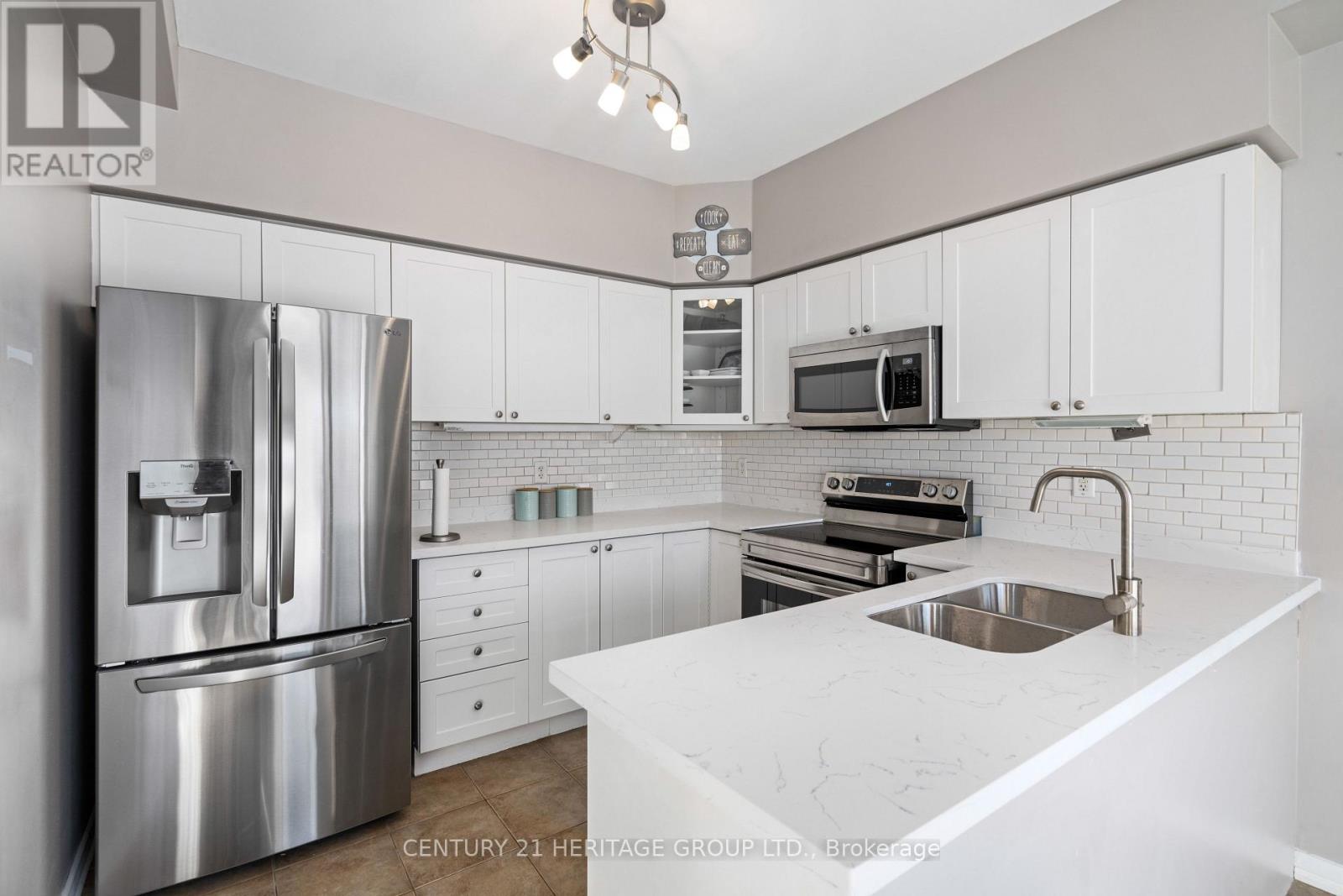 18 Tudor Crescent, Barrie, Ontario  L4M 0A8 - Photo 9 - S12581538