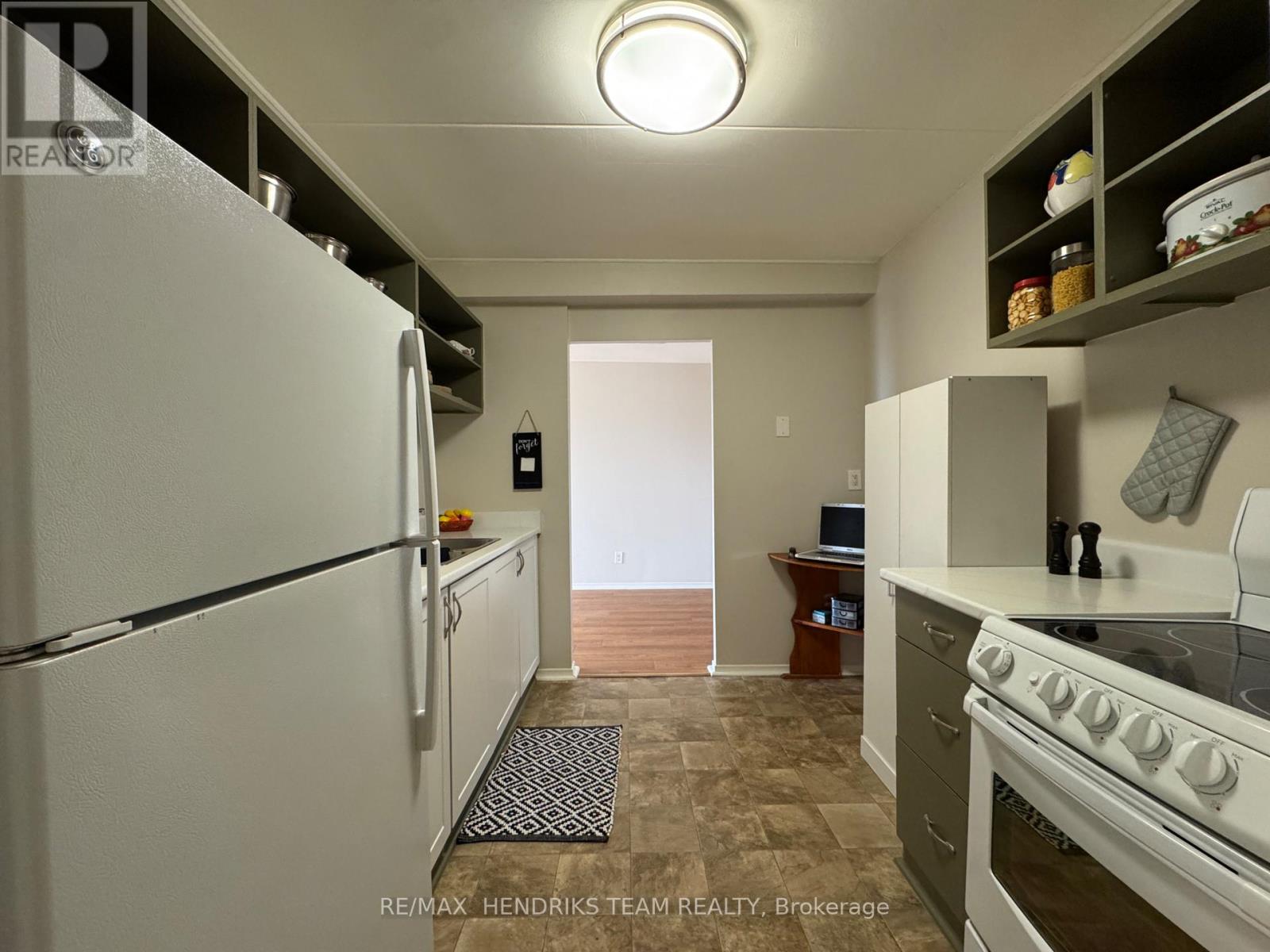 314 - 38 Arran Drive, St. Catharines, Ontario  L2N 6X5 - Photo 2 - X12581614