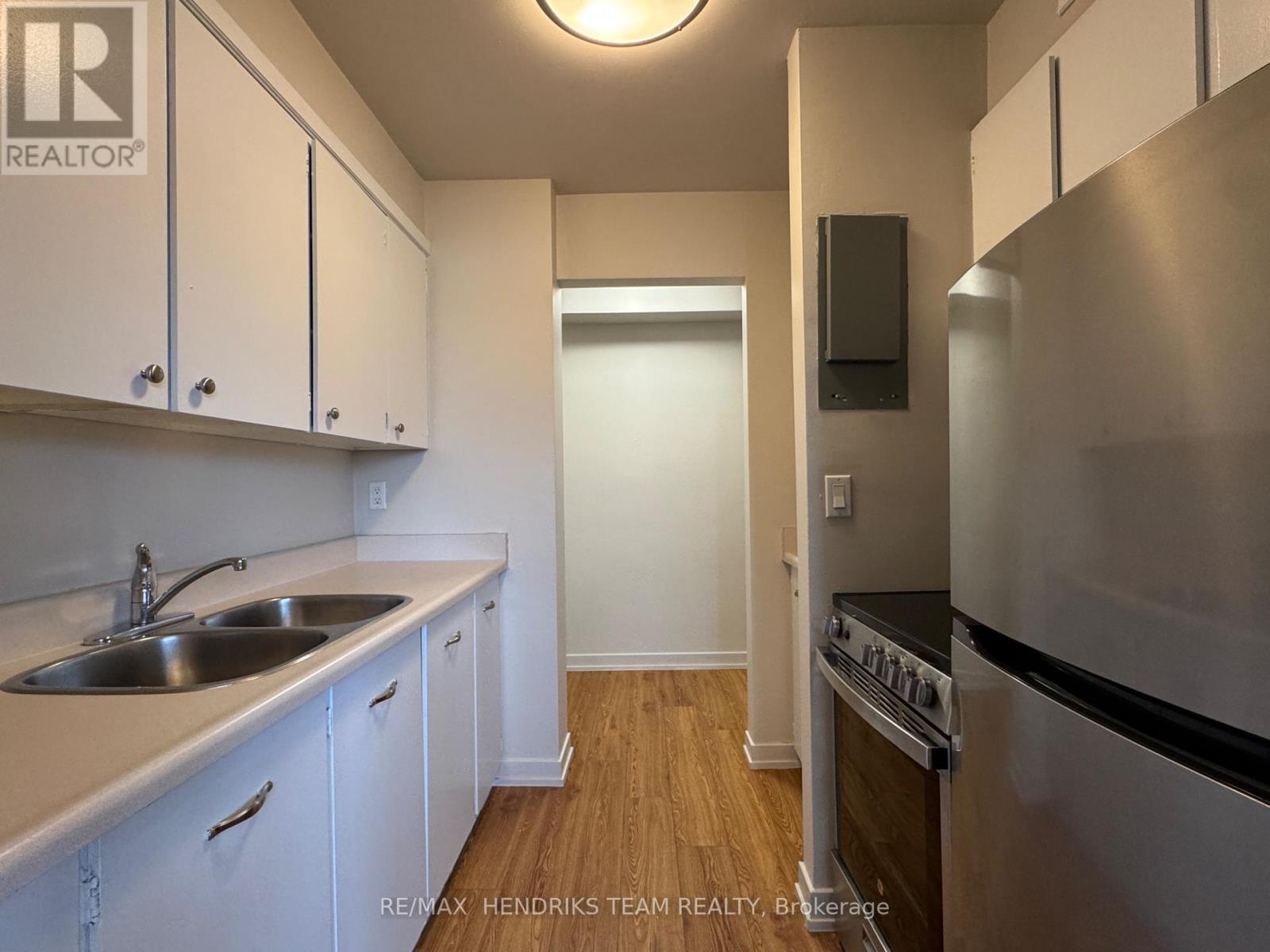 506 - 158 Fitch Street, Welland, Ontario  L3C 4V6 - Photo 2 - X12581624