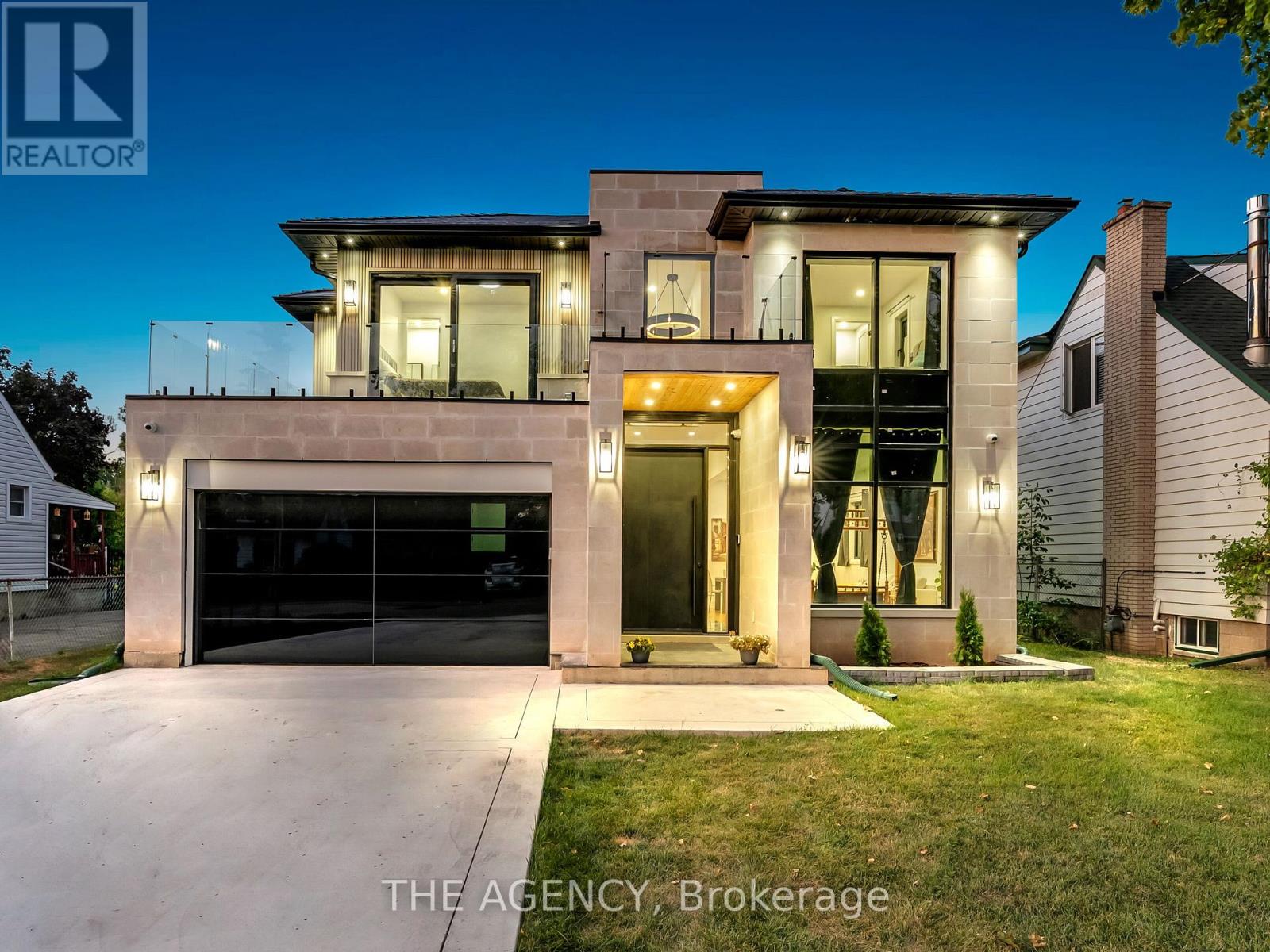 9 Earl Street, Mississauga, Ontario  L5M 1N6 - Photo 2 - W12581458