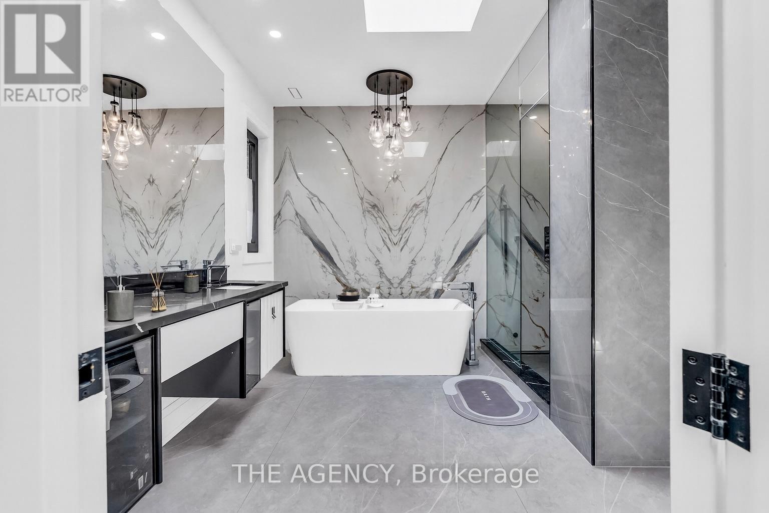 9 Earl Street, Mississauga, Ontario  L5M 1N6 - Photo 38 - W12581458